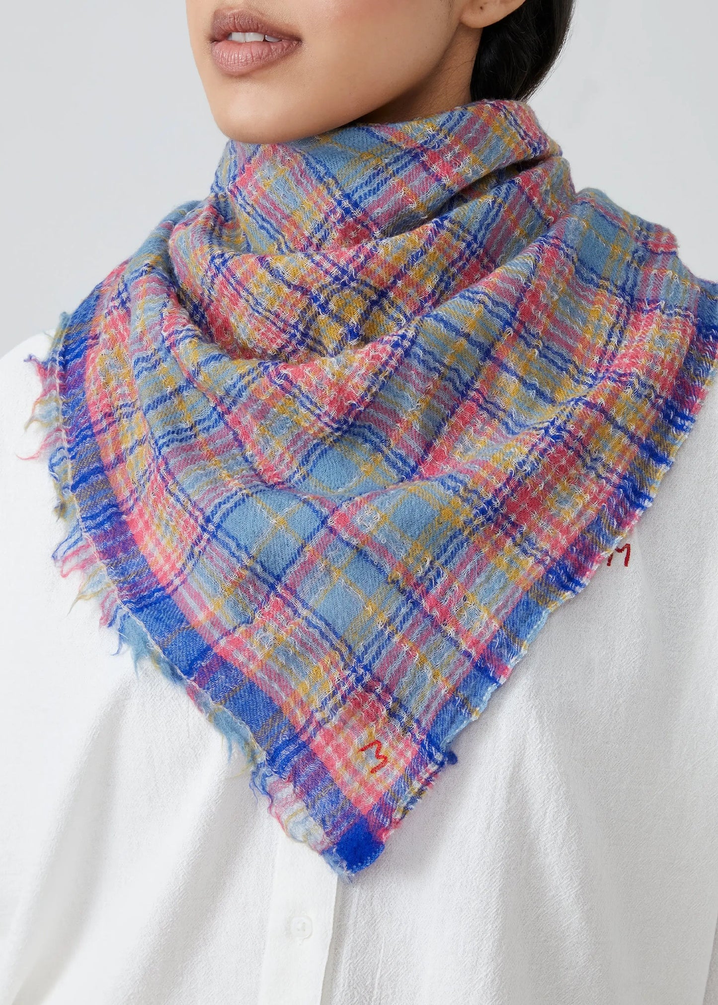 Moismont-stewart-scarf-N°801-Daisy-Pink
