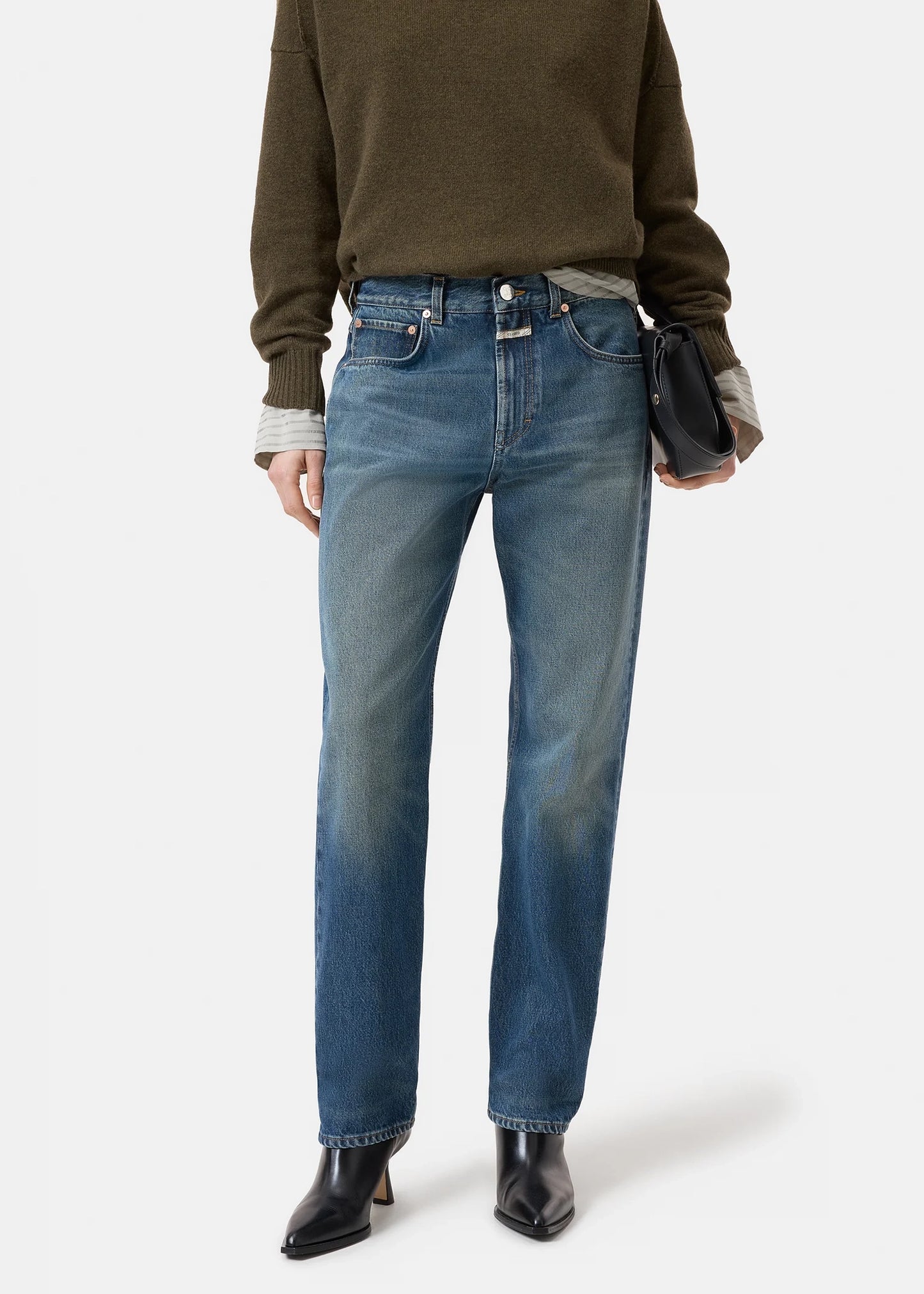  Closed-Relaxed-Jonta-Jean