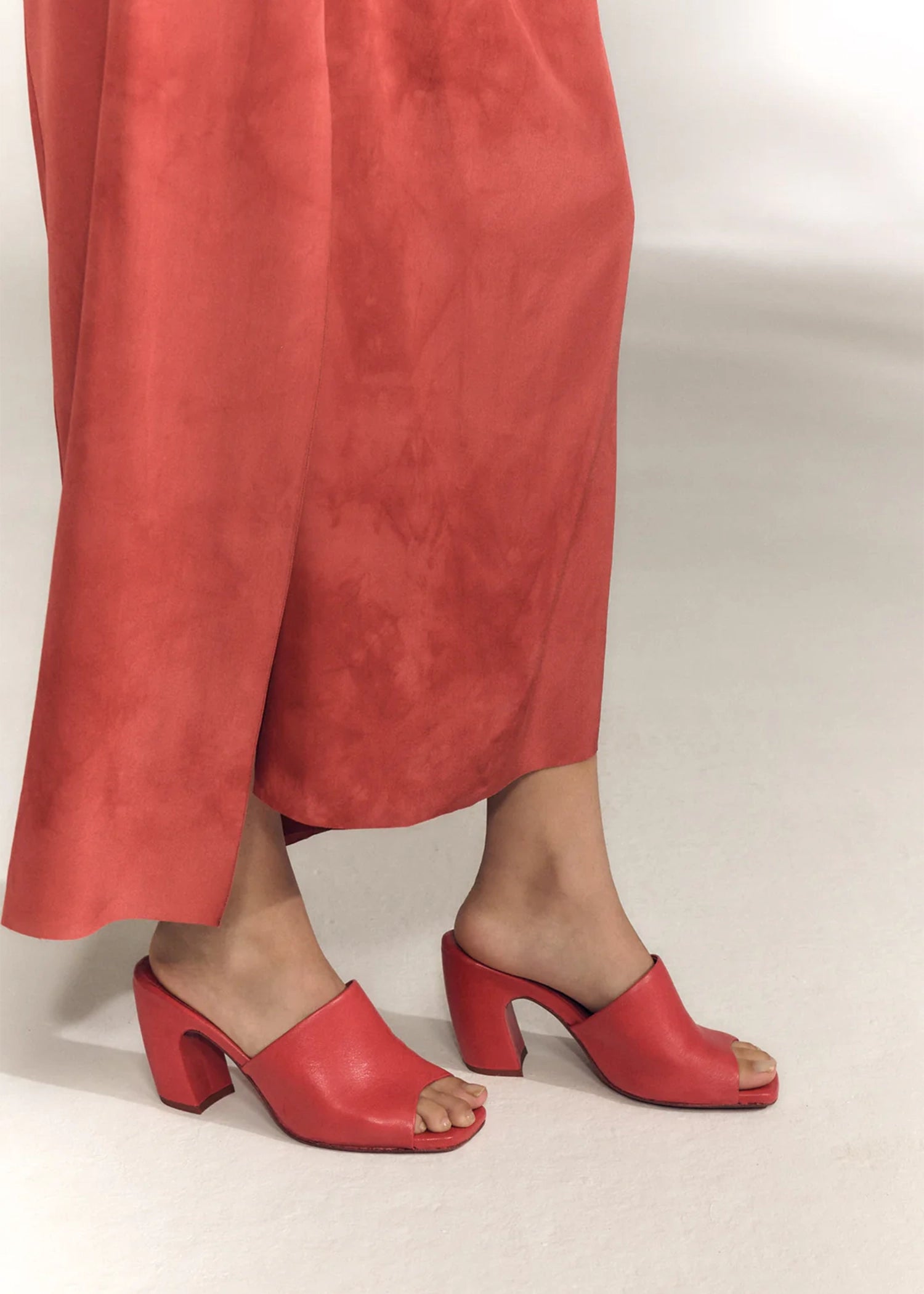 Cortana-Janis-hibiscus-red-leather-mules