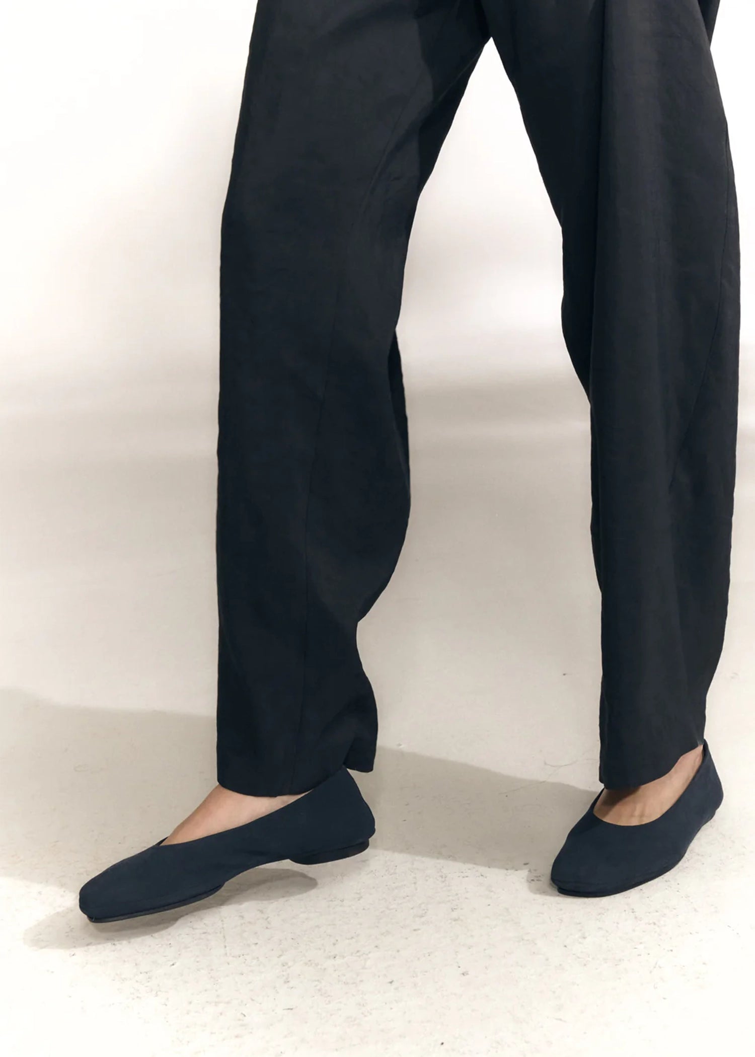 Cortana-Lara-navy-blue-suede-ballerina