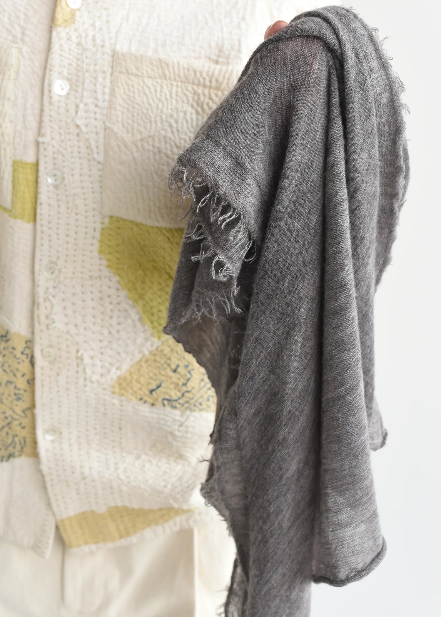 Grisal-8.6.4.-Cashmere-Scarf-charcoal