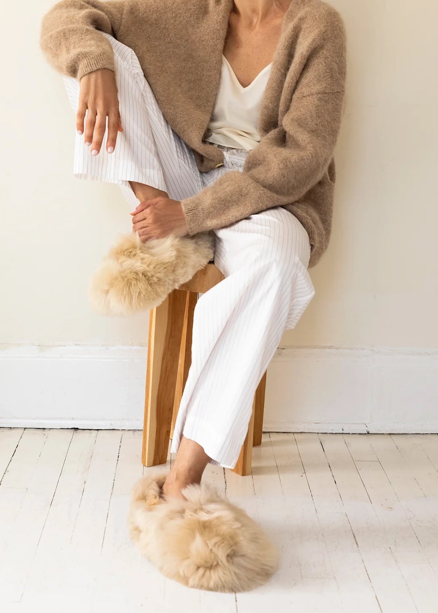 Intiearth-Cozy-Alpaca-Slipper